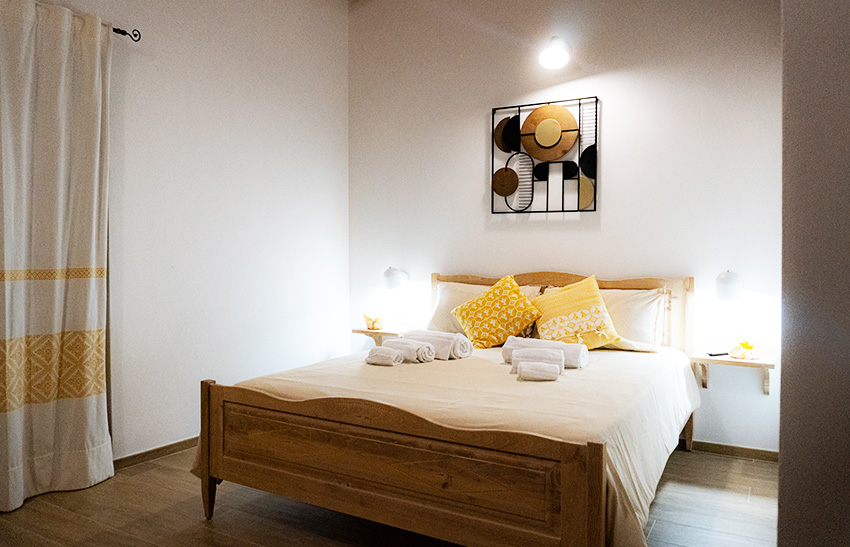stanza gialla visuale letto